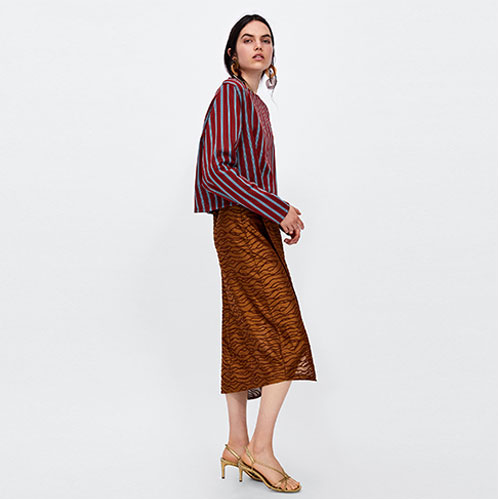 2018 Vertical Stripes Cropped Sweatshirt With Puffed Shoulers