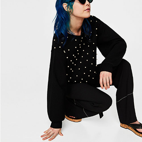 2018 Black Long Sleeved Loose Pearl Sweater